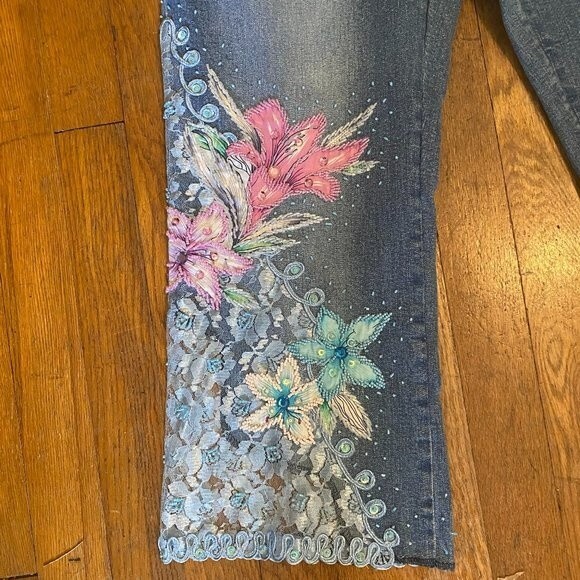 Sassy Thai NWT Embordered Lace Sequin Beaded Denim Womens Jean Capri Size 10 - Picture 10 of 11